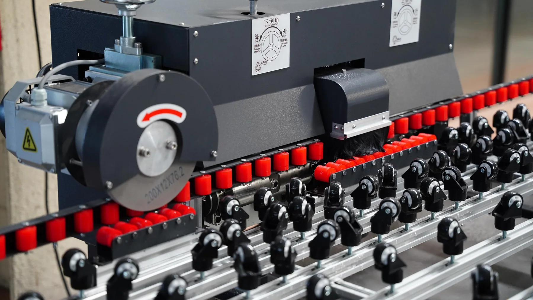 복층유리 Low-E 코팅 제거 휠 Low-E glass edge coating removal machine wheel head and conveyor rollers