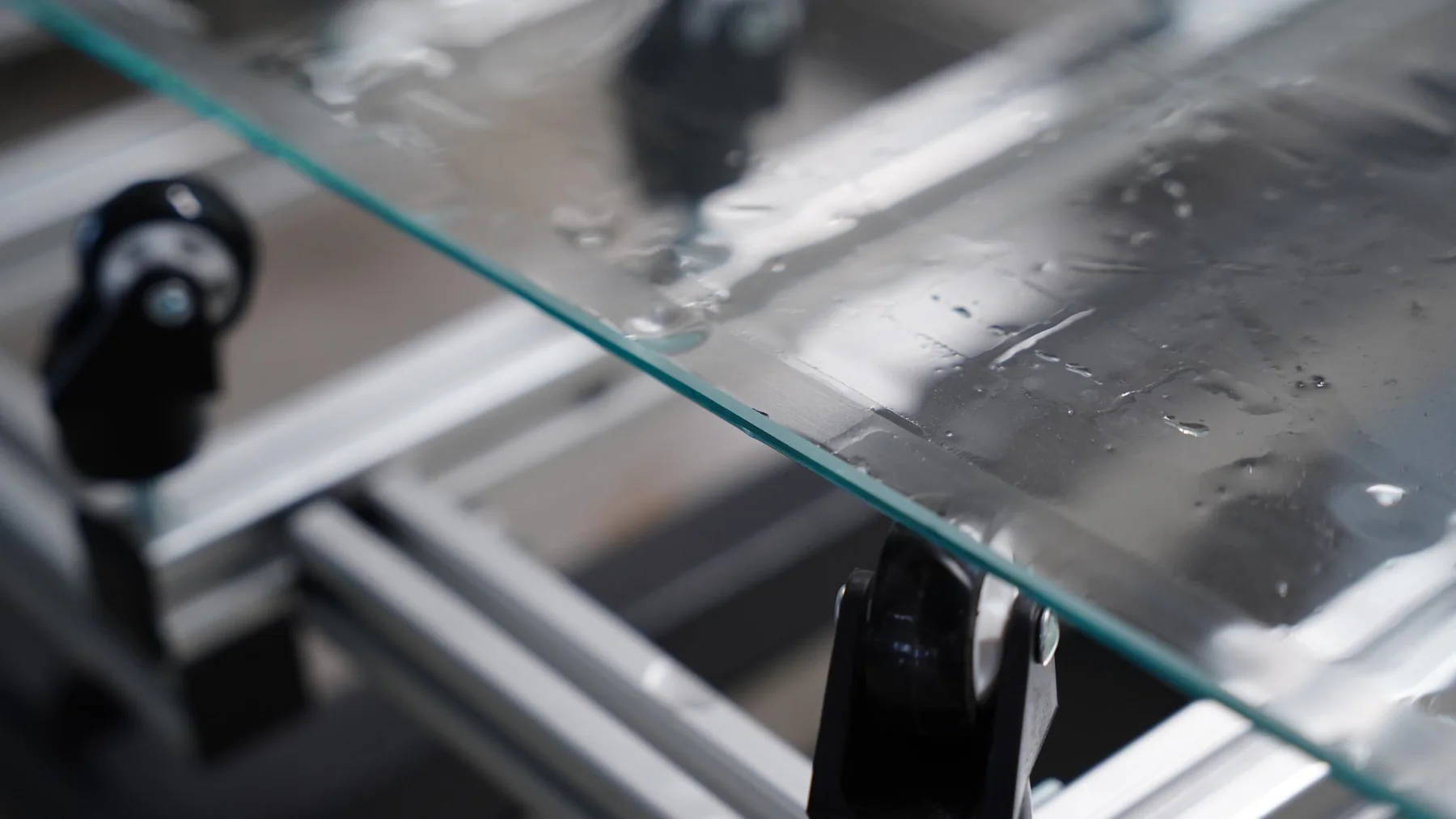 복층유리 Low-E 코팅 제거 휠 Processed Low-E glass edge after controlled coating removal